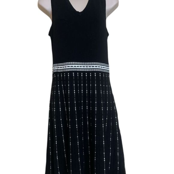 41 Hawthorn A-Line V-Neck Black and White Midi Dress - Picture 1 of 7